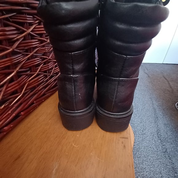 COMBAT CUTIE - BOOTS! LIKE NEW! - Picture 9 of 9